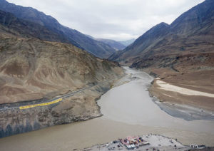 CONFLUENCE-OF-INDUS-AND-ZANSKAR-2.jpg