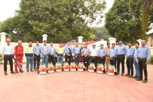 Vedanta-Jharsuguda-provides-equipment-to-District-Forest-Office-to-curb-forest-fires.JPG