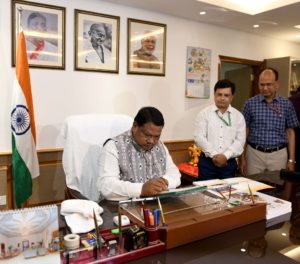 କେନ୍ଦ୍ର ଆଦିବାସୀ ବ୍ୟାପାରମନ୍ତ୍ରୀ ଭାବେ ଦାୟିତ୍ୱ ଗ୍ରହଣ କରିଛନ୍ତି ଶ୍ରୀ ଜୁଏଲ ଓରାମ