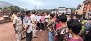 ମାତ୍ରାଧିକ ଧୂଳିଧୂଆଁ ପ୍ରତିବାଦରେ ରାସ୍ତାରୋକ