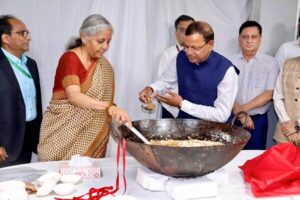 ନୂଆଦିଲ୍ଲୀରେ ପାରମ୍ପରିକ ହଲୱା ସମାରୋହ