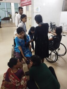 ଡ଼ାକ୍ତରଙ୍କ ଅନୁପସ୍ଥିତ ଯୋଗୁଁ ରୋଗୀ ହନ୍ତସନ୍ତ