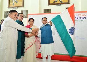 ‘ହର୍ ଘର୍ ତିରଙ୍ଗା ଅଭିଯାନ’ରେ ଯୋଗ ଦେଲେ ମୁଖ୍ୟମନ୍ତ୍ରୀ