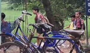 ବିନା ଲାଇସେନ୍ସରେ ଚାଲିଛି ବିଦ୍ୟାଳୟ.. ଛାତ୍ରଛାତ୍ରୀ ବୁହା ହେଉଛନ୍ତି କବାଡି ଗାଡ଼ିରେ