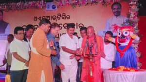 ମନ୍ତ୍ରୀ ଶ୍ରୀଯୁକ୍ତ ବିଭୂତି ଭୂଷଣ ଜେନାଙ୍କ ଦ୍ୱାରା ବ୍ରହ୍ମପୁର ରୁ ୩ ଟି ବସ୍ ସେବାର ଶୁଭାରମ୍ଭ