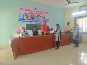 କାଦଡିହା ରଘୁନାଥ ଉଚ୍ଚମାଧ୍ୟମିକ ବିଦ୍ୟାଳୟରେ ବାଳିକା ଆତ୍ମସୁରକ୍ଷା ପ୍ରଶିକ୍ଷଣ ଶିବିର ଉଦଯାପିତ